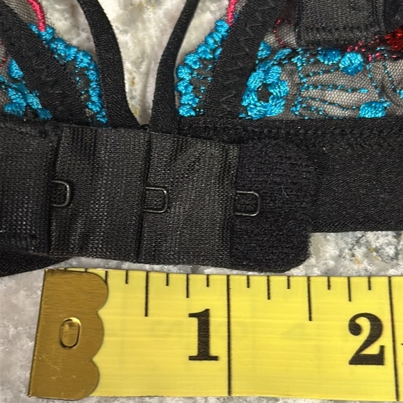 NWOT “Out from Under” triangular lacy bralette size:SP - Picture 12 of 14